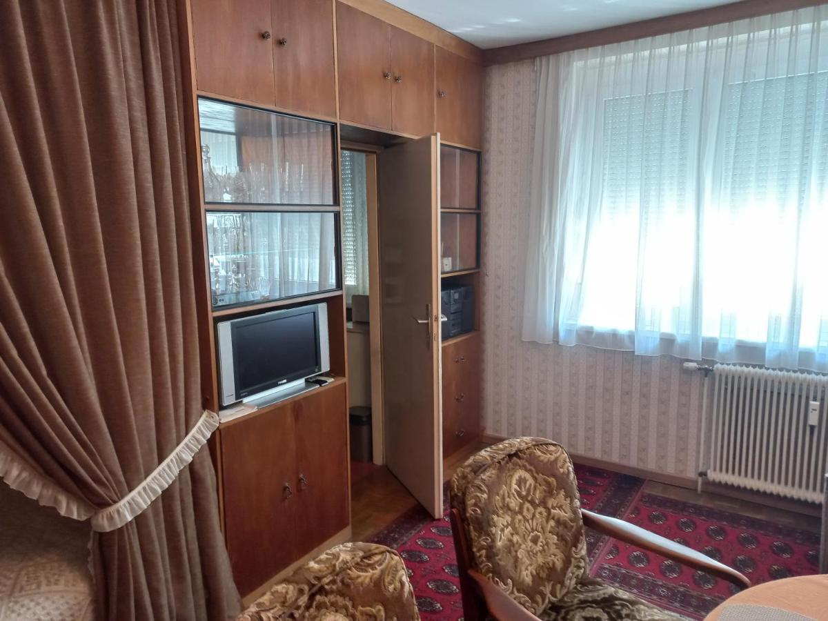 Ferienwohnung ,,Wohnen Wie Zu Grossmutter'S Zeiten'' Wien Exteriör bild