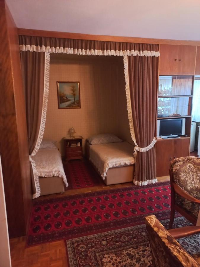 Ferienwohnung ,,Wohnen Wie Zu Grossmutter'S Zeiten'' Wien Exteriör bild
