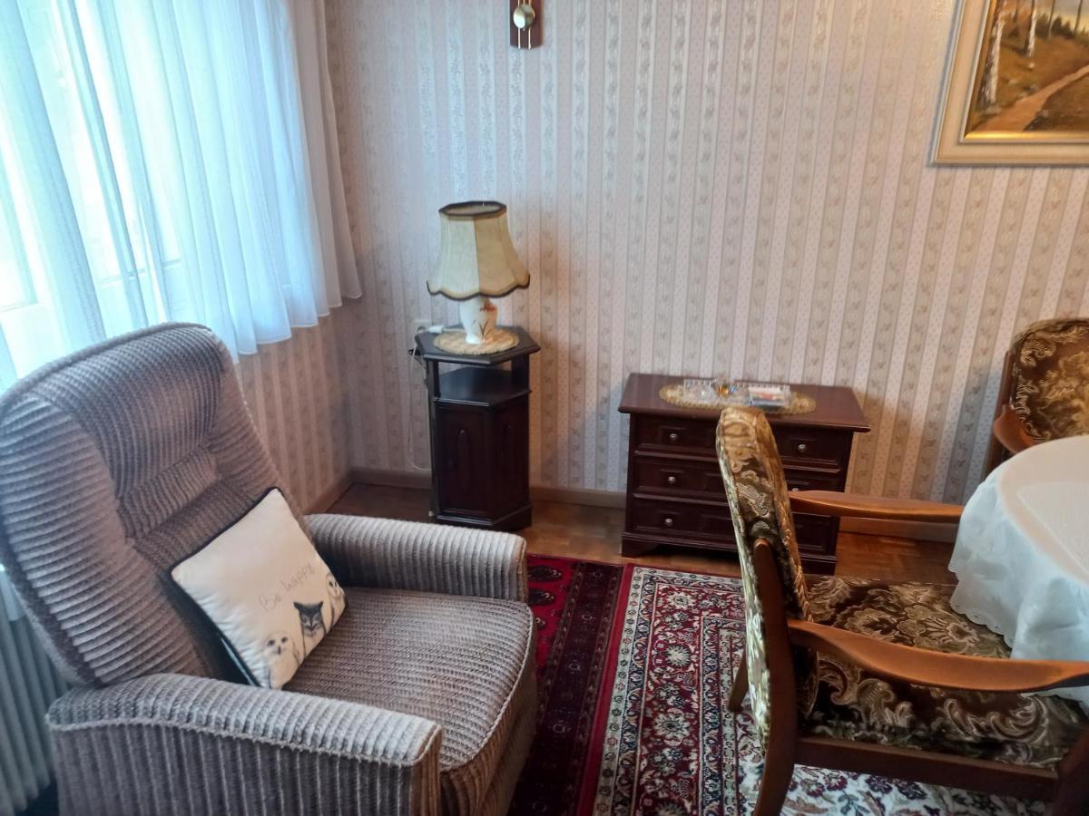 Ferienwohnung ,,Wohnen Wie Zu Grossmutter'S Zeiten'' Wien Exteriör bild