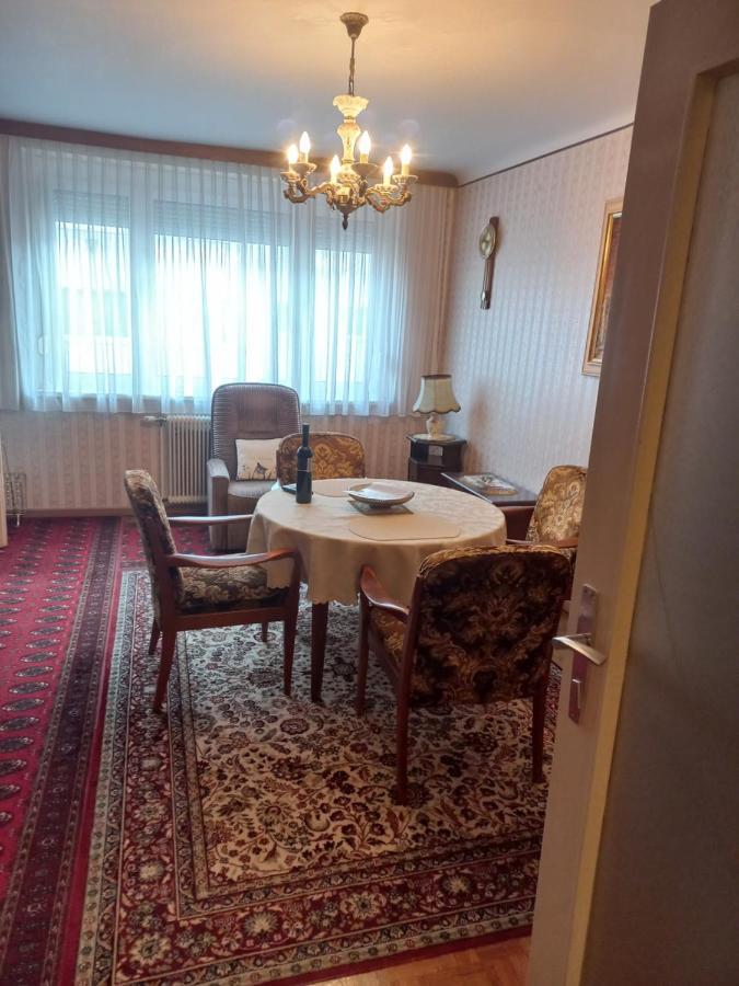 Ferienwohnung ,,Wohnen Wie Zu Grossmutter'S Zeiten'' Wien Exteriör bild